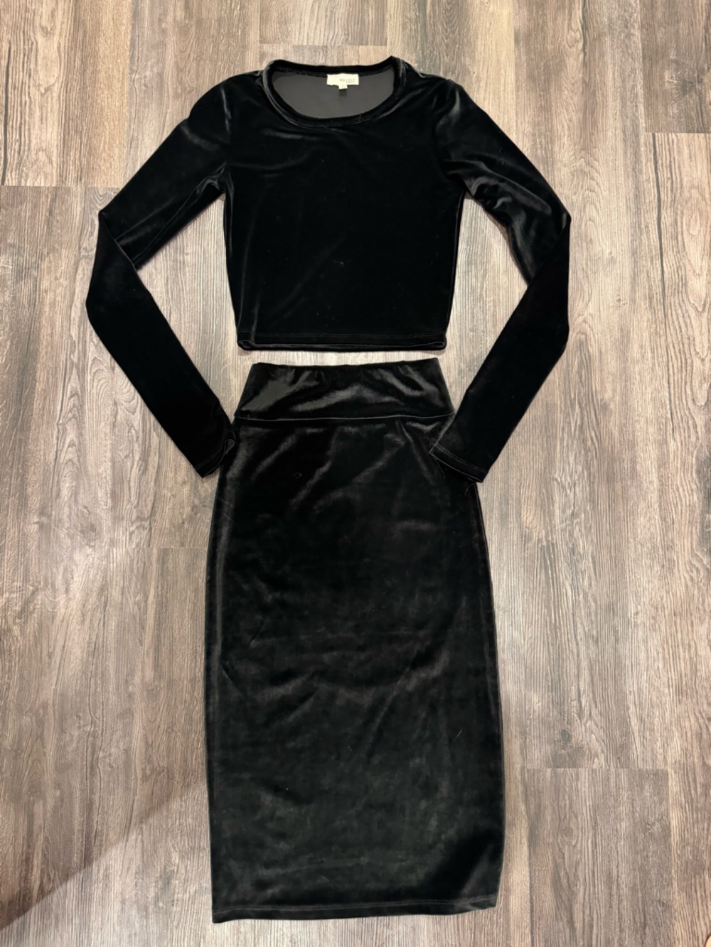 Wilfred Black Velvet Long Sleeve Midi Dress